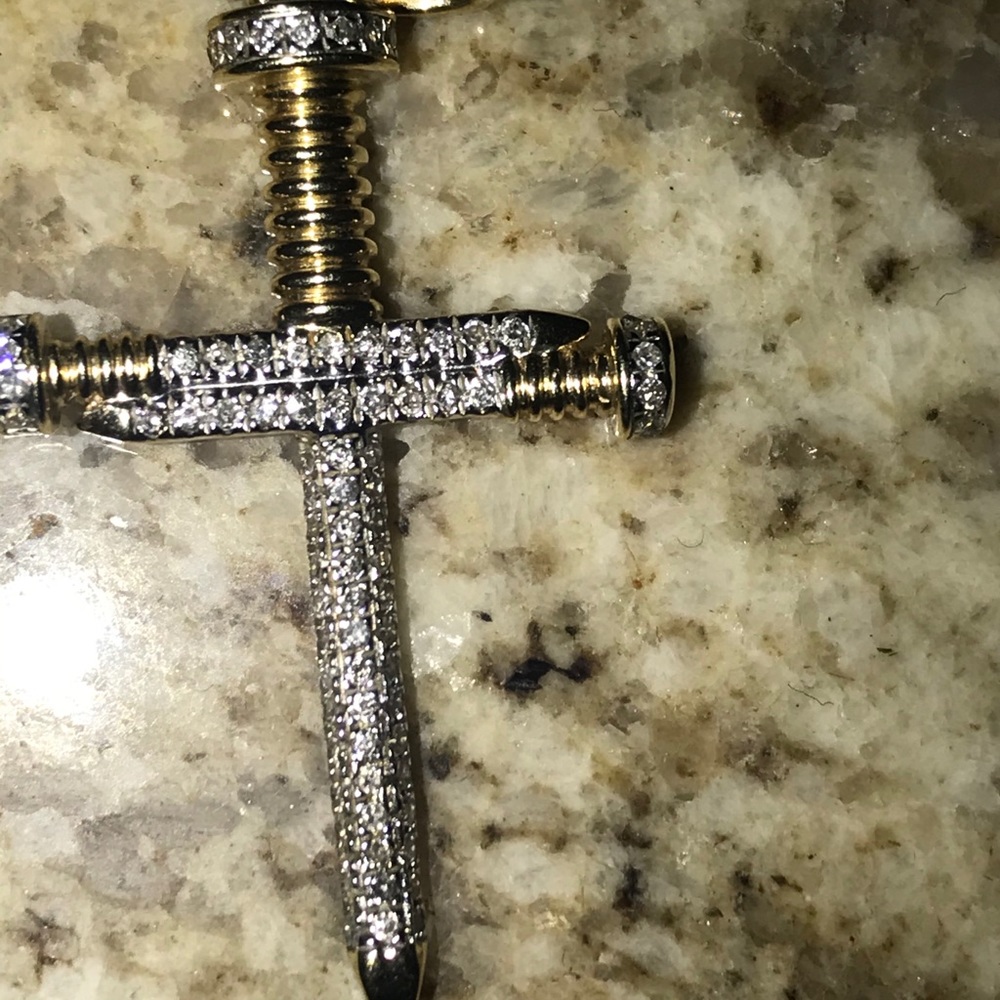 Vvs1 diamond cross pendent